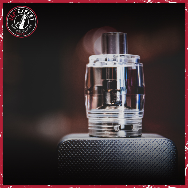 Cette image représente une première photo ambiance du clearomiseur Melo Ice de la marque Eleaf