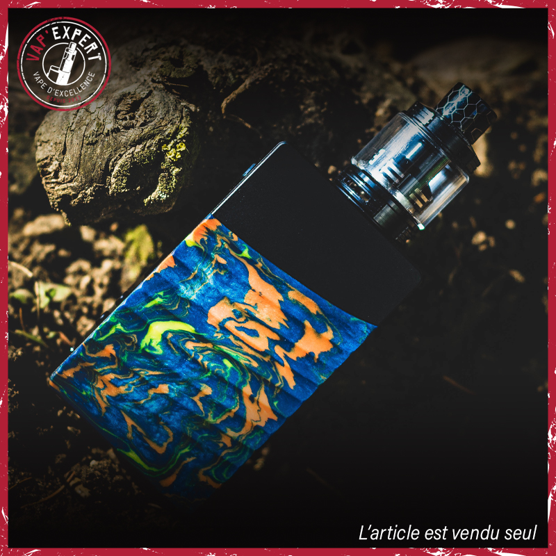 Cette image représente une première photo ambiance de la e-cigarette Nova de la marque Geek Vape