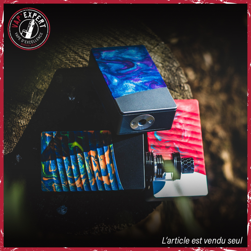 Cette image représente une seconde photo ambiance de la e-cigarette Nova de la marque Geek Vape