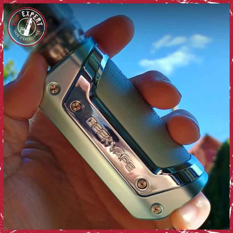 Visuel ambiance 1 de la Box Aegis Solo 3 Build In de la marque Geek Vape.